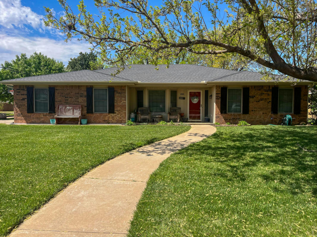1301 MAPLE AVE, PANHANDLE, TX 79068, photo 1
