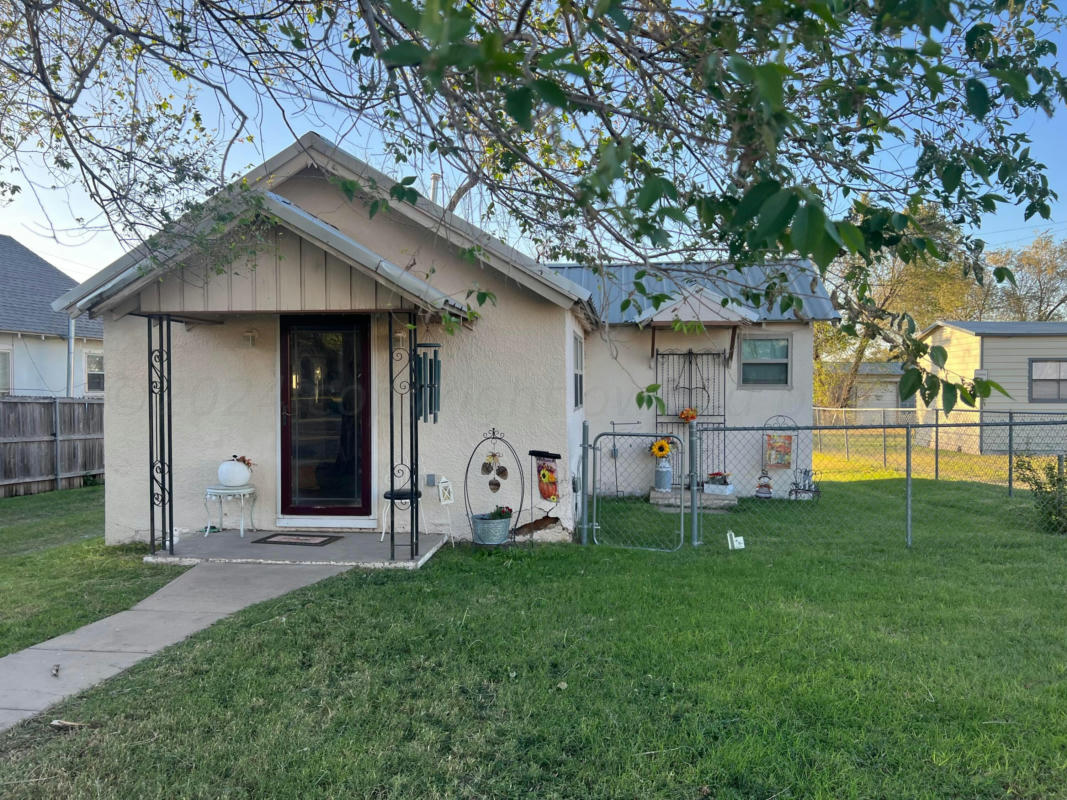 514 S 2ND ST, CANADIAN, TX 79014, photo 1 of 11